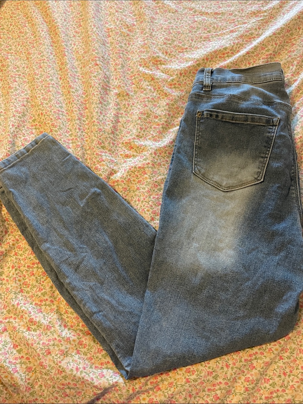 High-Rise Women's Skinny Jeans in Faded Blue